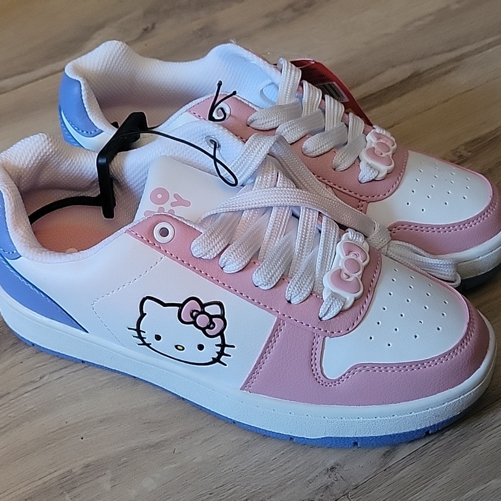 Hello Kitty - casual Court Sneakers Womens Size 7 - Picture 2 of 6
